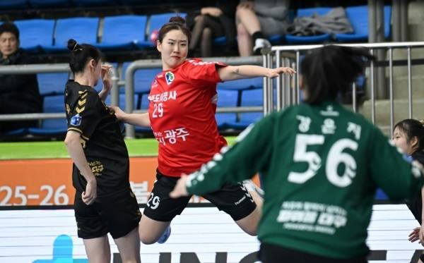 사진 점프슛을 하는 광주도시공사 김지현