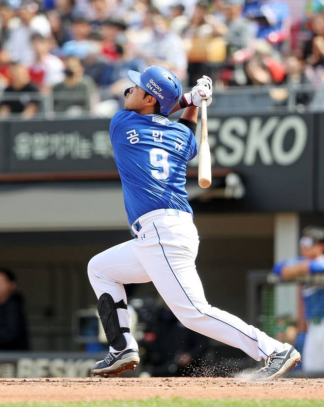 ▲ 현역 연장 여부가 관심을 모으고 있는 공민규 ⓒ삼성라이온즈