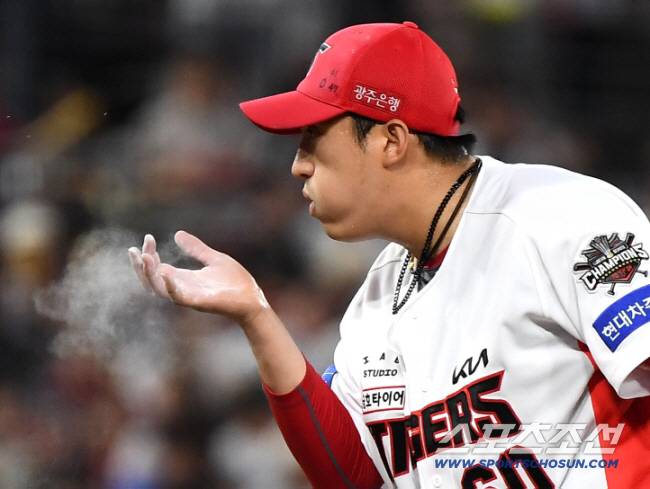 5일 광주 기아 챔피언스필드에서 열린 롯데-KIA전. 7회초 무사 KIA 선발투수 김도현이 투구를 준비하고 있다. 광주=정재근 기자 cjg@sportschosun.com/2025.7.5/