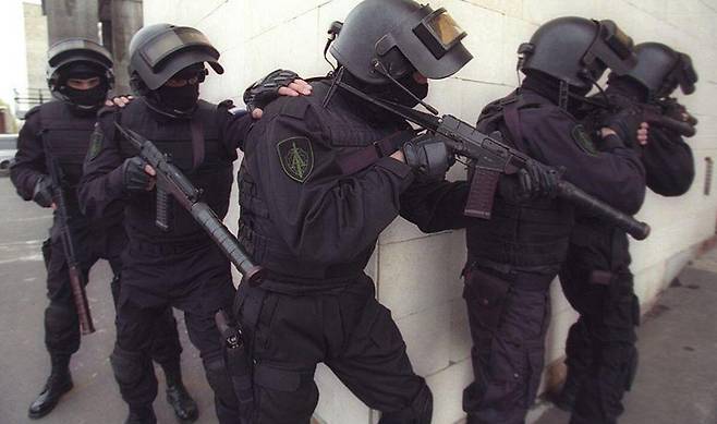러시아 최정예 특수부대로 불리는 연방보안국(FSB) 산하 ‘알파그룹’. 이들도 미국의 ‘티어 1’ 특수부대에 비하면 한 수 아래라는 게 중론이다. 러시아 대통령실 제공