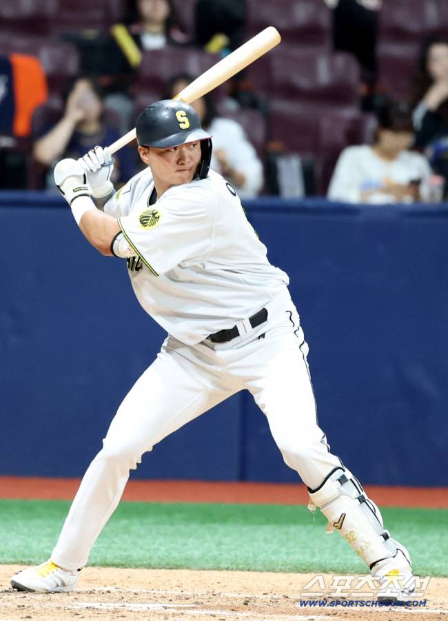 1일 고척스카이돔에서 열린 2025 KBO 퓨처스리그 챔피언결정전 상무와 KT의 경기, 상무 이재원이 타격을 하고 있다. 고척=허상욱 기자wook@sportschosun.com/2025.10.01/