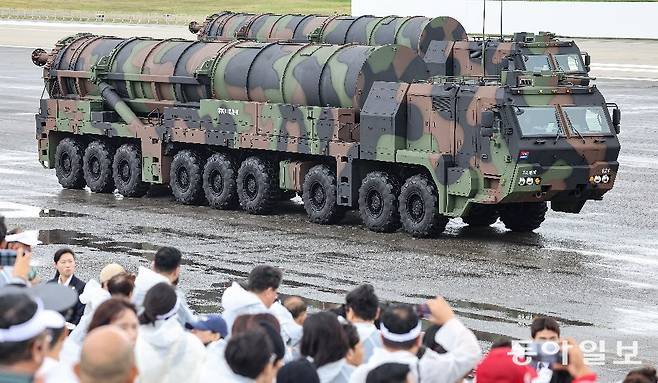 2024년 10월 1일 경기 성남시 서울공항에서 열린 건군 제76주년 국군의날 행사에서 현무-5’ 탄도미사일이 처음 공개되고 있다. 동아일보DB