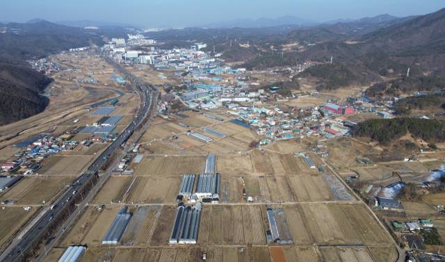 경기도 용인시 처인구 이동읍의 삼성전자 반도체 공장이 지어질 용인 첨단시스템반도체 국가산단 부지의 모습. 뉴스1