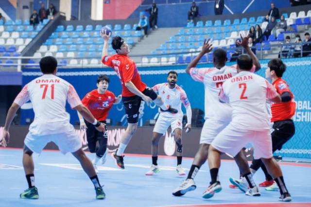 오만과의 경기에서 플레이를 펼치는 한국 대표팀. 아시아핸드볼연맹 SNS