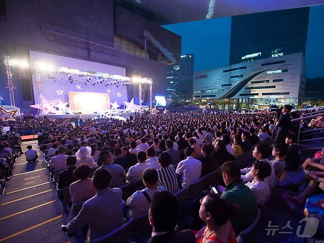 2014년 중국 암웨이 한국 기업회의 현장 사진(한국관광공사 제공)