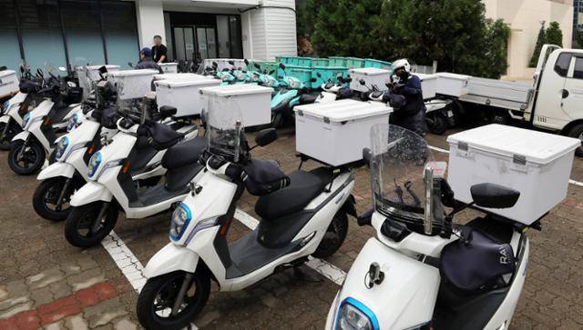 2023년 5월 5일 서울 강남구 배달의민족 라이더스 센터 앞에 오토바이들이 주차되어 있다. 뉴스1