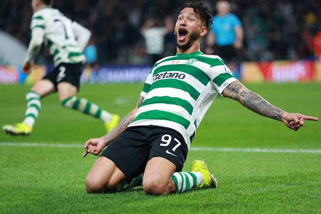 PSG에 멀티골을 기록한 스포르팅 수아레스. 사진=AFP 연합뉴스