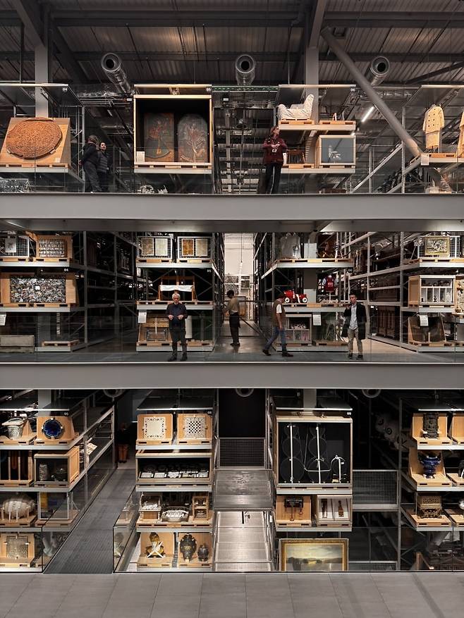 개방형 수장고 박물관인 V&A East Storehouse. ⓒBora Kim