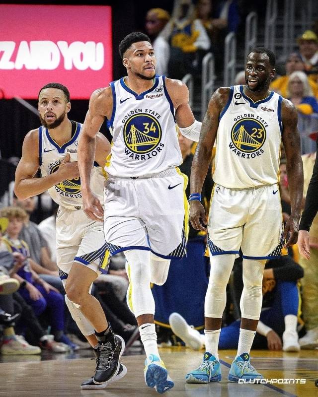 커리와 아데토쿤보, 그린의 조합은 얼마나 큰 시너지 효과를 낼 수 있을까. 사진=클러치포인트 SNS