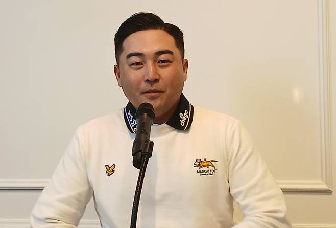 이태훈이 21일 의류 후원사인 매드캐토스의 서울 강남구 플래그십 스토어에서 기자회견을 하고 있다.