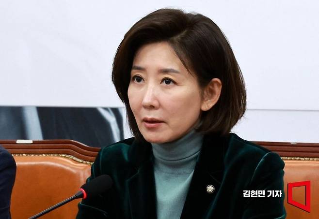 이재명 대통령의 핵심 경제 공약으로 제시됐던 '코스피 5000'이 현실화된 가운데, 나경원 국민의힘 의원은 성과를 과도하게 평가하기에는 아직 이르다며 경계의 목소리를 냈다.