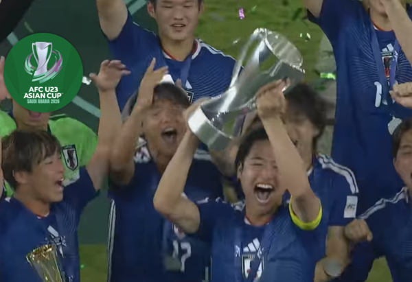 아시아 정상에 오른 일본 대표팀(사진=유튜브 화면 갈무리)