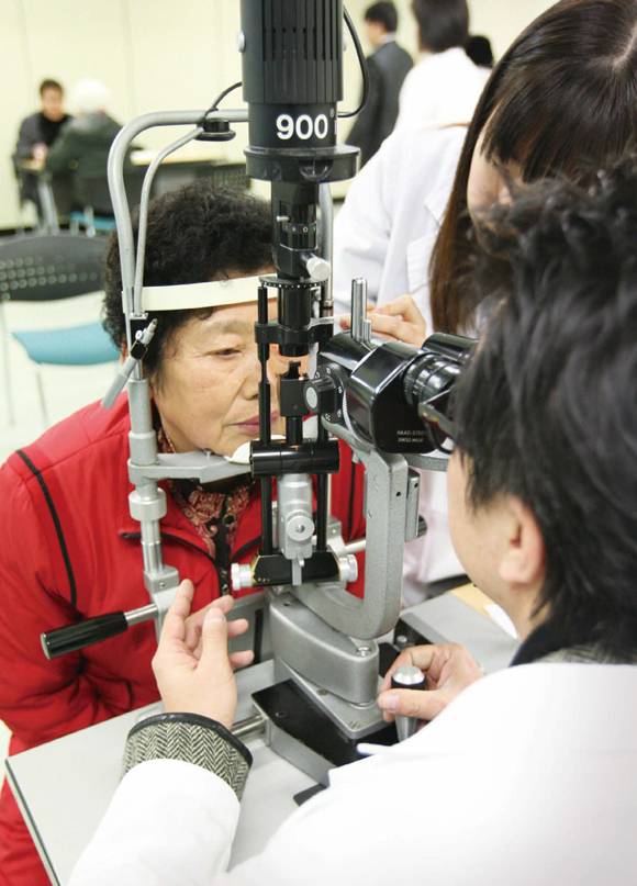 어려운 이웃을 위한 안과 무료 진료 ⓒ연합뉴스