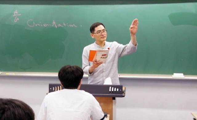 포항 대동고등학교 곽동호 교사가 학생들에게 영어 수업을 가르치고 있다. 경북교육청 제공