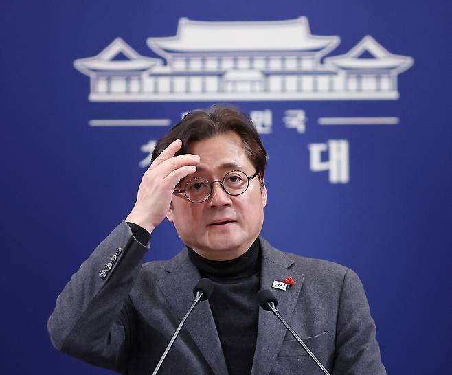 홍익표 정무수석이 25일 청와대에서 이재명 대통령의 이혜훈 기획예산처 장관 후보자에 대한 지명철회 브리핑을 하고 있다. ⓒ연합뉴스
