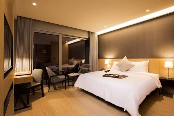 < ‘강릉갈래 투어 패스권’에는 숙박 혜택이 포함돼, 개별 예약 대비 반값 이하 가격으로 강릉 여행을 즐길 수 있다 / 출처 : 세인트존스호텔 >