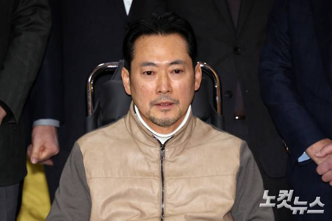 통일교·공천헌금 '쌍특검'을 요구하며 8일째 단식을 이어가던 장동혁 국민의힘 대표가 22일 서울 여의도 국회에서 단식을 중단하며 입장을 밝히고 있다. 윤창원 기자