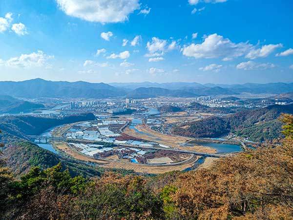 일자봉 전망대에서 바라본 밀양 시내.