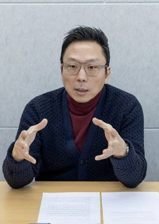 김승주 고려대 정보보안대학원 교수가 1월 9일 서울 성북구 고려대 연구실에서 기자의 질문에 답하고 있다. 김승환 객원기자