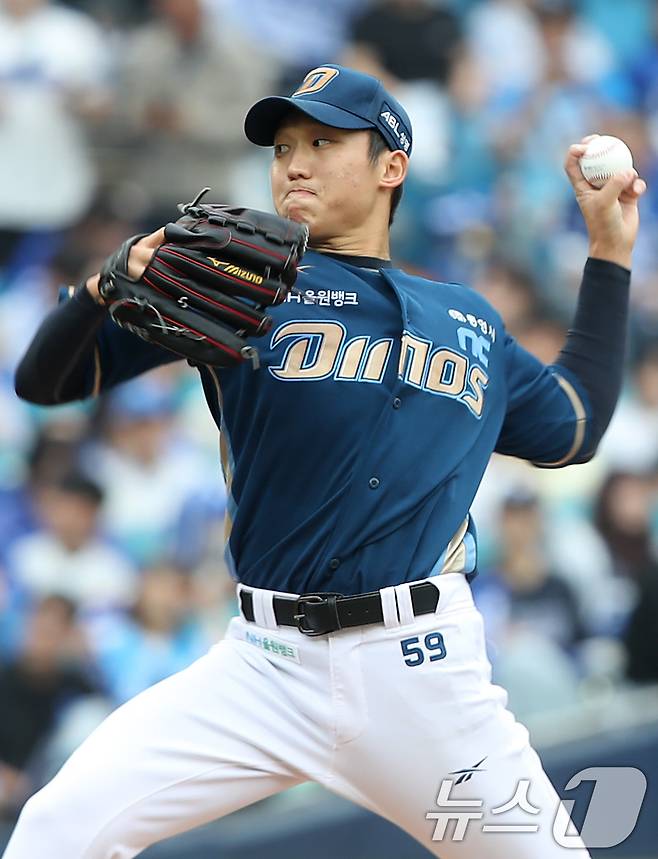 6일 오후 대구 삼성라이온즈파크에서 열린 프로야구 2025 신한 SOL뱅크 KBO 와일드카드 결정전 1차전, 삼성 라이온즈와 NC 다이노스의 경기 NC 선발 구창모가 역투하고 있다. 2025.10.6/뉴스1 ⓒ News1 공정식 기자