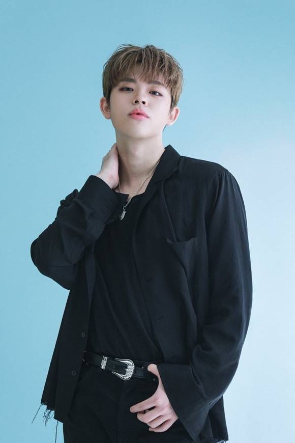 래퍼 겸 방송인 그리가 28일 해병대 병장으로 만기 전역한다. /그리 소셜 미디어