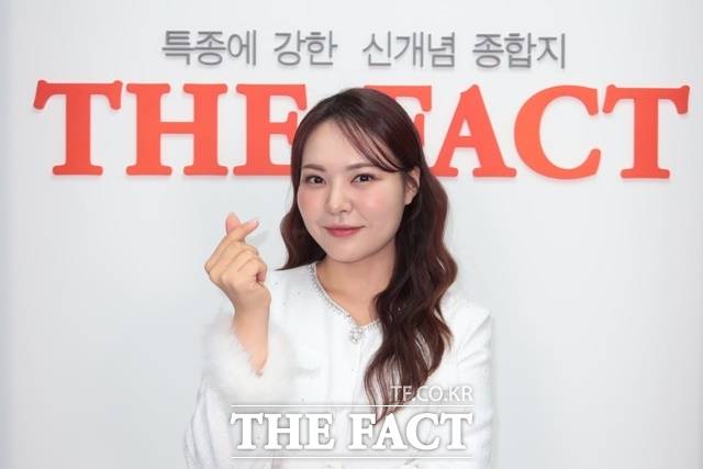 '전국노래자랑' 우수상 수상부터 '미스트롯3' TOP7, 그리고 최근 '아침마당 도전 꿈의 무대' 3승까지. 해남에서 올라온 '처녀농부 가수'라는 별명처럼, 미스김의 노래에는 흙냄새 나는 진솔함과 성실함이 배어 있다. /이상빈 기자