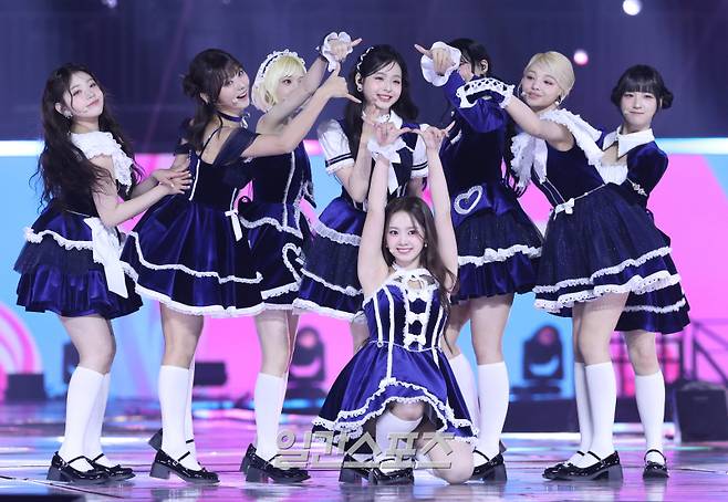 ‘2025 코리아 그랜드 뮤직 어워즈 with iM뱅크’(2025 KGMA) 둘째날 뮤직데이가 15일 오후 인천 영종도 인스파이어 아레나에서 펼쳐졌다. 그룹 유니스가 공연을 펼치고 있다. 영종도(인천)=KGMA특별취재단/2025.11.15./