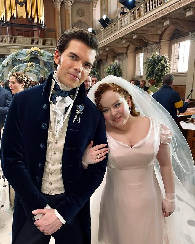 〈브리저튼 시즌3〉 콜린과 페넬로페