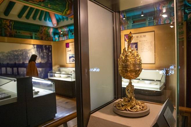 난고촌에는 한국 전통 양식으로 지은 '백제관'이 있다. 충남 부여시가 기증한 백제 문화재 모조품을 볼 수 있다.