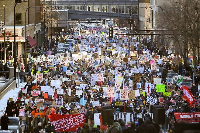 지난 23일(현지시간) 미네소타주 미니애폴리스에서 열린 총파업 시위. UPI연합뉴스