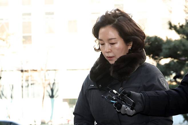 김경 전 서울시의원이 29일 서울경찰청 공공범죄수사대에서 경찰 조사를 받기 위해 출석하고 있다. ⓒ연합뉴스