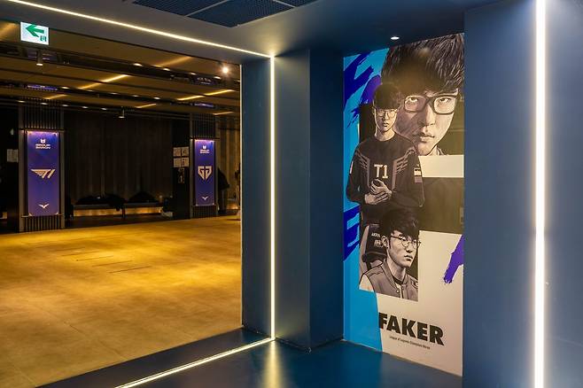 종각 롤파크 벽면에 그려진 페이커