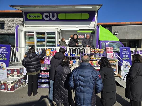 시니어 이동형 편의점. BGF리테일 제공