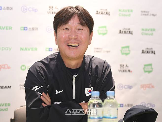 류지현 감독이 9일 서울 고척 스카이돔에서 열리는 ‘2025 K-베이스볼 시리즈’ 체코와 2차전 경기에 앞서 기자들의 질문에 답하고 있다. 고척 | 최승섭기자 thunder@sportsseoul.com