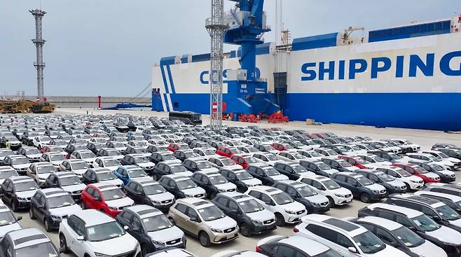 지난 2024년 11월 페루 찬카이항에 중국 지리자동차(Geely) 차량 483대가 도착해있는 모습. 찬카이항은 상하이와 페루 수도 리마를 연결하는 해상 허브로, 개항 이후 중국~페루 간 편도 운송 시간이 절반 가까이 줄어 물류 비용을 20% 이상 절감하게 됐다. /지리자동차