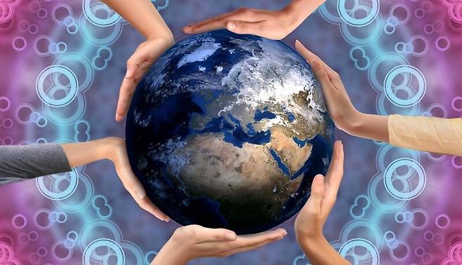 집단을 융합시키는 것이 사랑이라면, 혐오의 나선을 멈추는 것은 존중이다. 픽사베이