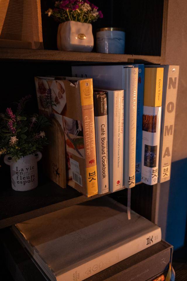 박진필 셰프가 요리 공부에 참고한 원서들.