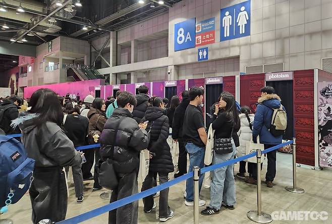 친구와 가족끼리 인생네컷 찍는 건 국룰이다 (사진=최은상 기자)