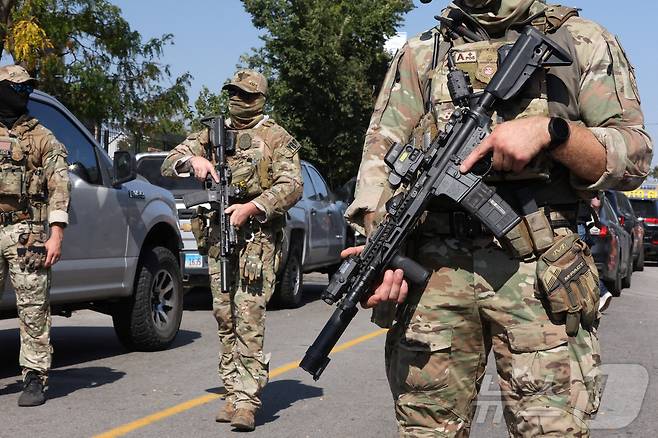 반이민 단속 작전에 투입된 ICE 등 연방 요원들 2025.10.04 ⓒ 로이터=뉴스1 ⓒ News1 이지예 객원기자