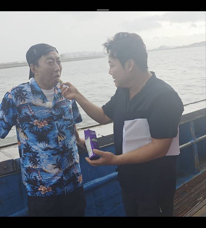 은행계좌 비밀번호가 ‘8027’로 같다는 걸 알았던 날 깐부가 된 박명수와 김현철. 동심으로 끓여 낸 고급진 깐부다. 김현철 제공