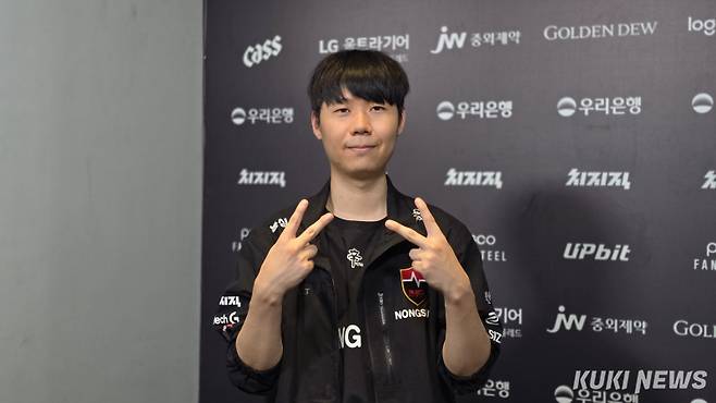 ‘리헨즈’ 손시우가 30일 서울 종로구 치지직 롤파크 LCK 아레나에서 열린 ‘2026 LCK컵’ 그룹 배틀 KT 롤스터와 경기가 끝난 뒤 쿠키뉴스와 만나 인터뷰하고 있다. 김영건 기자