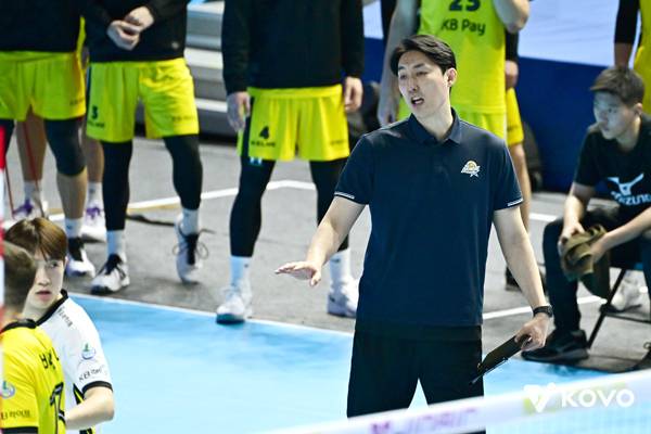 하현용 KB 대행은 이날 아쉬웠던 경기를 돌아봤다. 사진 제공= KOVO