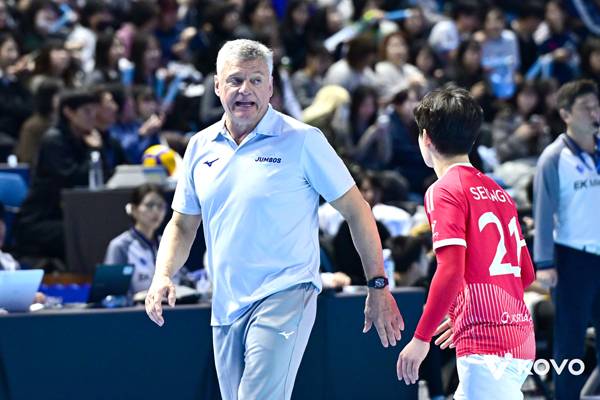 헤난 대한항공 감독은 당장 다음 경기에 집중하겠다고 말했다. 사진 제공= KOVO