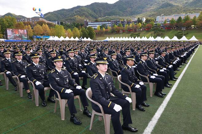 2025년 10월24일 중앙경찰학교가 충북 충주시 교내 대운동장에서 신임경찰 제317기 2376명의 졸업식을 열었다. (사진=연합뉴스)