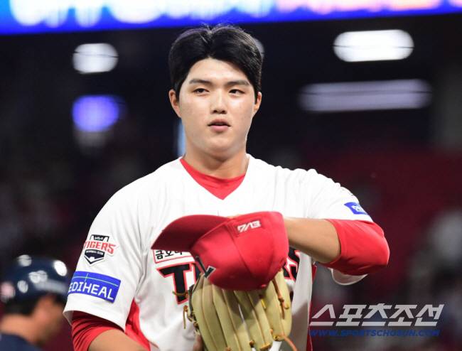 11일 광주 기아챔피언스필드에서 열린 KIA와 롯데의 경기. 2회 투구를 마치고 마운드를 내려오는 KIA 김태형. 광주=송정헌 기자songs@sportschosun.com/2025.09.11/