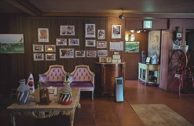 Since 1968년의 역사를 담은 사진 액자들(사진=안규림)