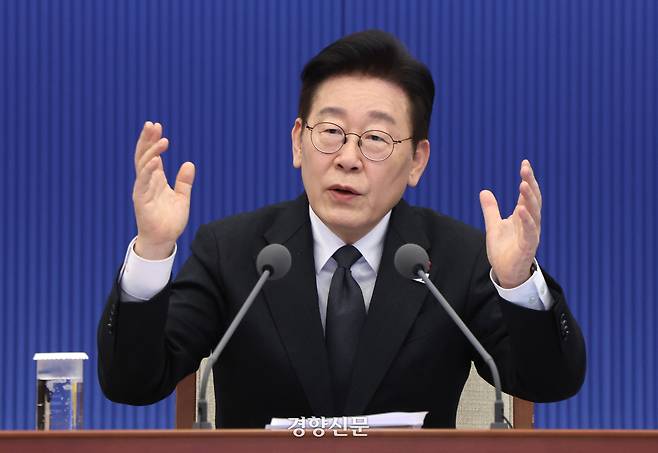 이재명 대통령이 지난달 29일 청와대에서 열린 수석보좌관회의에서 발언하고 있다. 청와대사진기자단