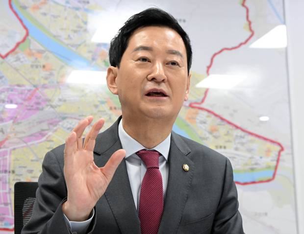 최은석 국민의힘 의원이 1일 서울 여의도 국회 의원회관에서 본지와 인터뷰를 갖고 있다. 성형주 기자