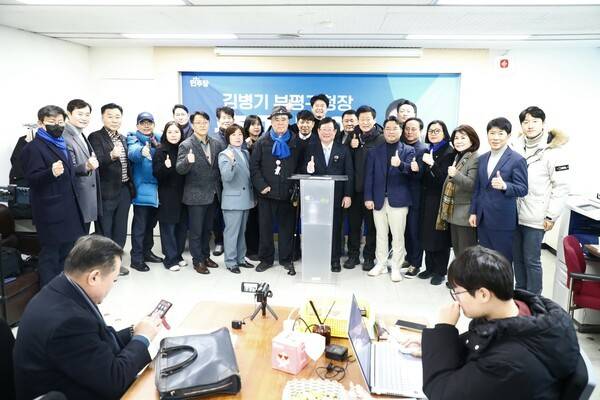 2일 오전 9시 30분 부평구청 브리핑룸에서 더불어민주당 소속 김병기 전 인천시의원이 오는 6월 3일 치러지는 부평구청장 출마선언을 진행하고