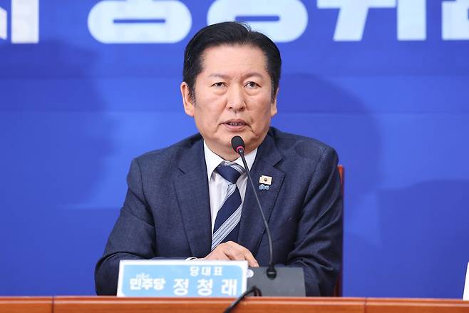 정청래 더불어민주당 대표가 3일 서울 여의도 국회에서 1인 1표제 관련 당헌 개정안 중앙위원회 가결에 따른 입장을 밝히고 있다.2026.2.3/뉴스1